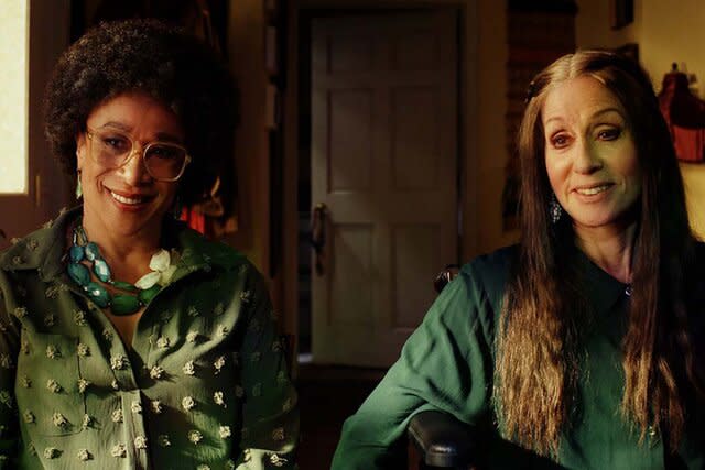 (l-r) S. Epatha Merkerson as Joyce Harris, Judith Light as Irene Smothers in POKER FACE Season 1 Episode 5