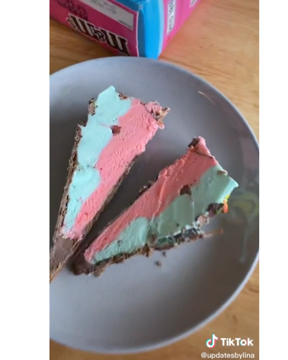 An inside shot of the blue and pink bubble-gum flavoured ice cream. Source: TikTok