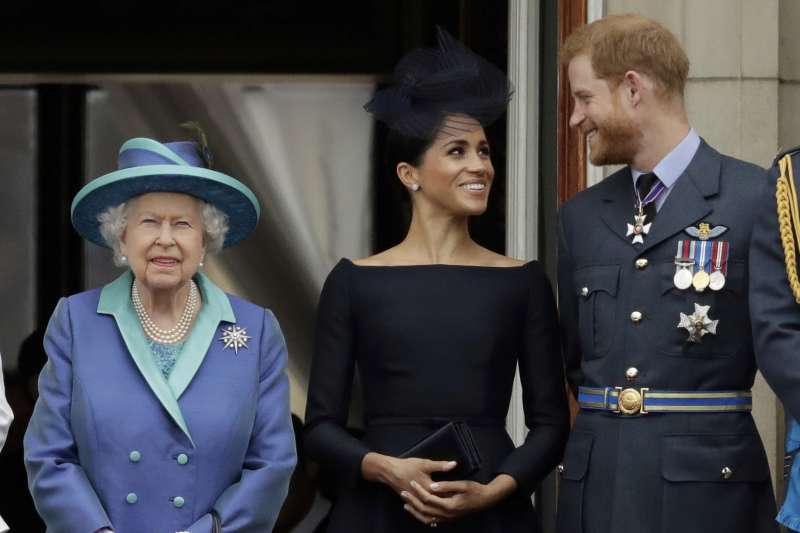 英國哈利王子（Prince Harry）與妻子梅根（Meghan Markle）陪同女王出席活動（AP）