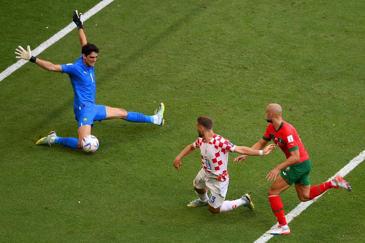 Yassine Bounou colaboró para que su conjunto, Marruecos, empatara ante Croacia en el Grupo F de Qatar 2022 (Foto: Justin Setterfield/Getty Images)