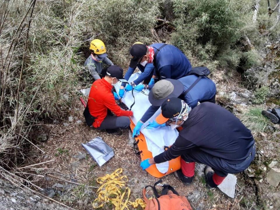 登山失聯205天的「洗衣粉哥」遺體終於被發現！（圖／台中市消防局提供）