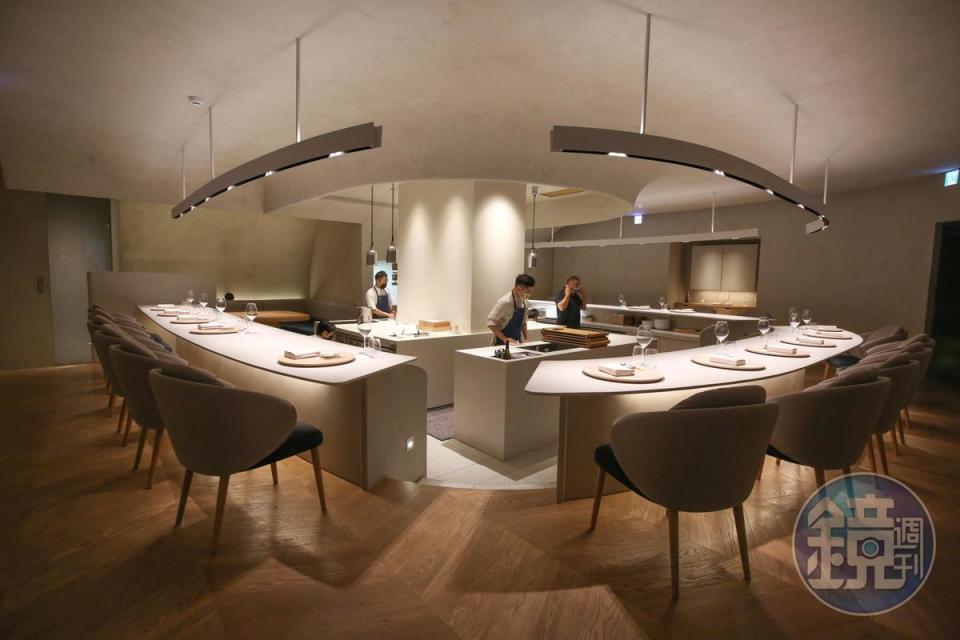 「Liberté」在豪宅中展現日式的優雅奢華法國料理。