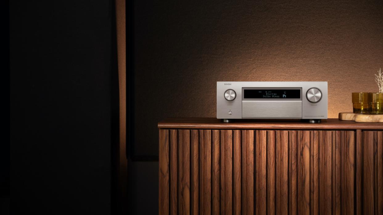  Denon AVC-X6800H. 