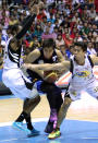 Ryan Arana squeezes through Marqus Blakely and James Yap. (PBA Images)