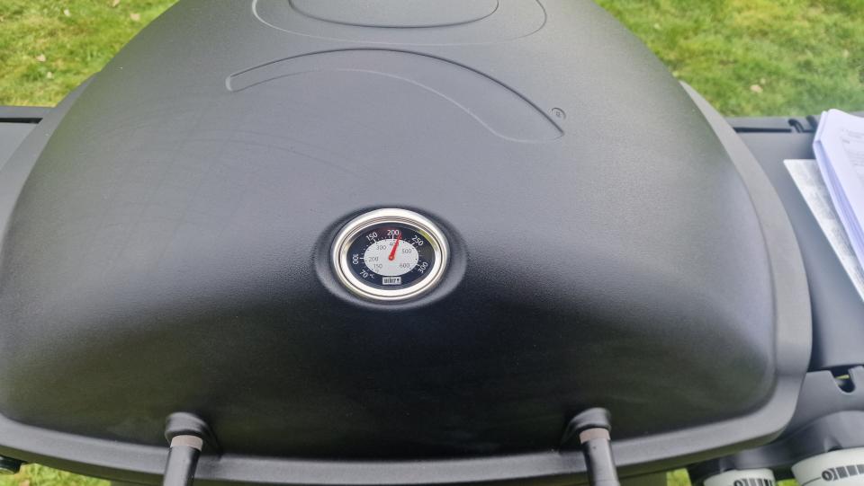 Weber Q3200 grill hood with thermometer