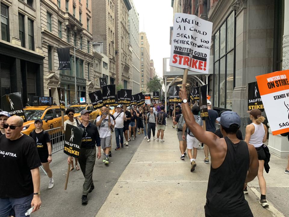 Actors strike Manhattan