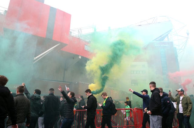 Fans make their way into Old Trafford