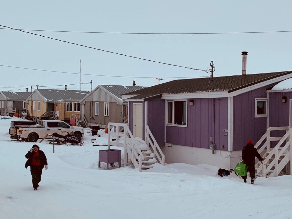 Canadian Rangers distribute food hampers in Tuktoyaktuk in April of 2020. The containment order to help limit the spread of COVID-19 is being extended another six days, until Dec. 5, 2021.  (Canadian Armed Forces - image credit)