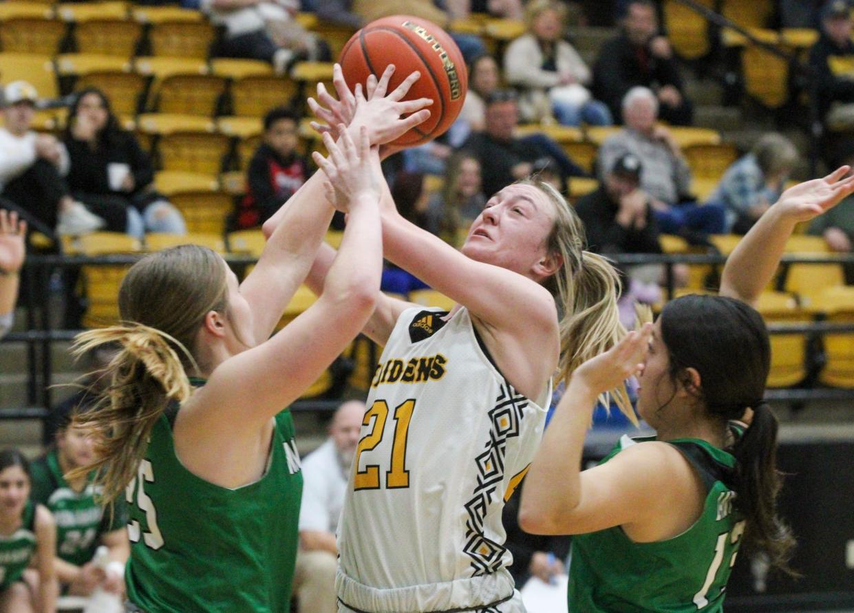 Seminole's Tatum Medlin (21) shoots against Monahans during a District 3-4A girls basketball game on Friday, Jan. 20, 2023 at Seminole.