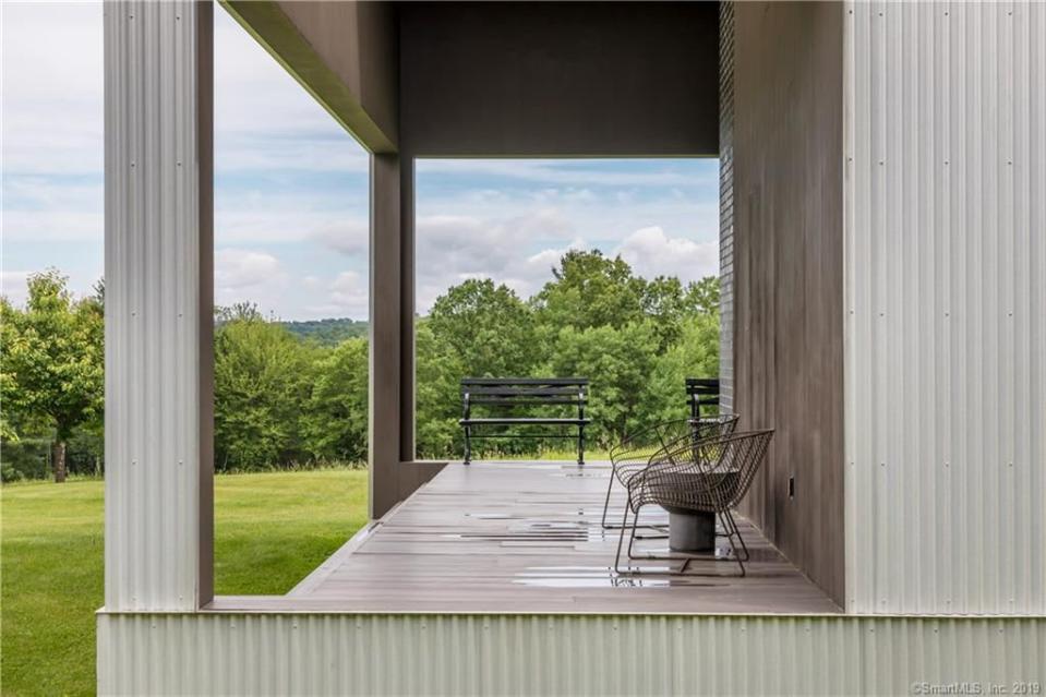 <div class="inline-image__caption"><p>With acre after acre of upstate New York at your fingertips, get ready for a rural retreat that will be the envy of all of your friends and foes. But if you want a little taste of the city living, Hudson is only 15 minutes away.</p></div> <div class="inline-image__credit">Trulia</div>