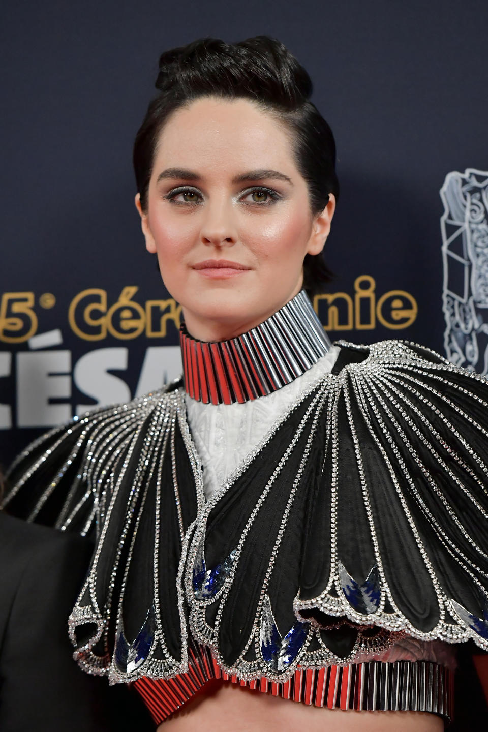 Nommée dans la catégorie Meilleure actrice pour le film<em> La Jeune fille en feu</em>, Noémie Merlant a osé un look pour le moins original composé d'un bustier bijou et d'un pantalon. (Photo by Rindoff/Charriau/Getty Images)