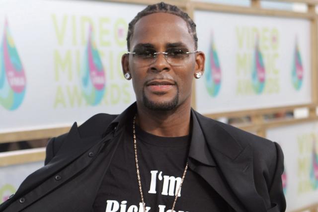 Lawyer Tweets Screenshots From Alleged R Kelly Sex Tape Says It