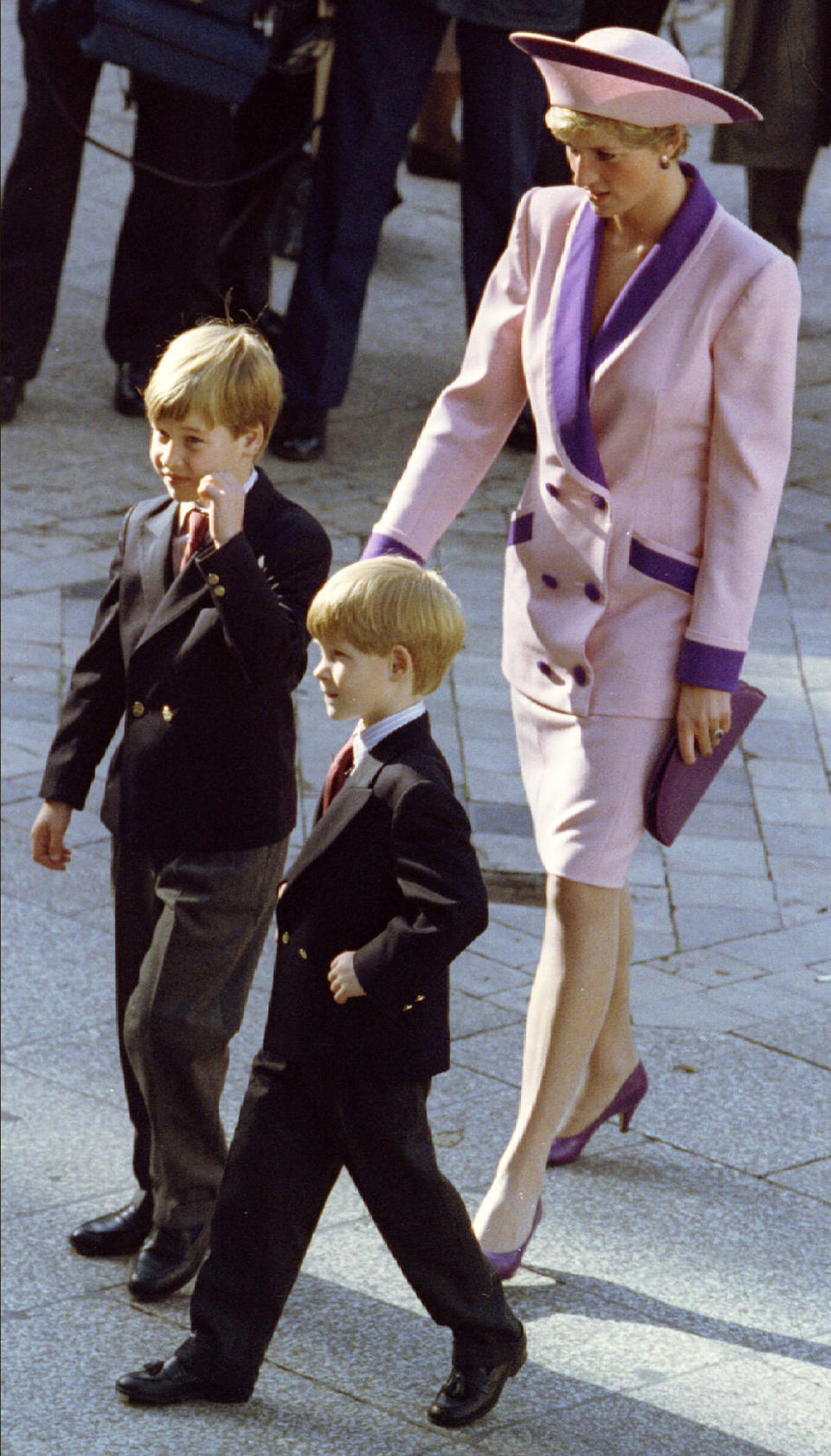 Diana, Princess of Wales is seen arriving at a memorial service with her sons William (L) and Harry during the 50th anniversary of the Blitz of London in this October 1990 file photograph. . Britain's Prince William is to marry his long-term girlfriend Kate Middleton next year, Buckingham Palace said on November 16, 2010. REUTERS/Chris Helgren/Files   (BRITAIN - Tags: ENTERTAINMENT SOCIETY ROYALS)