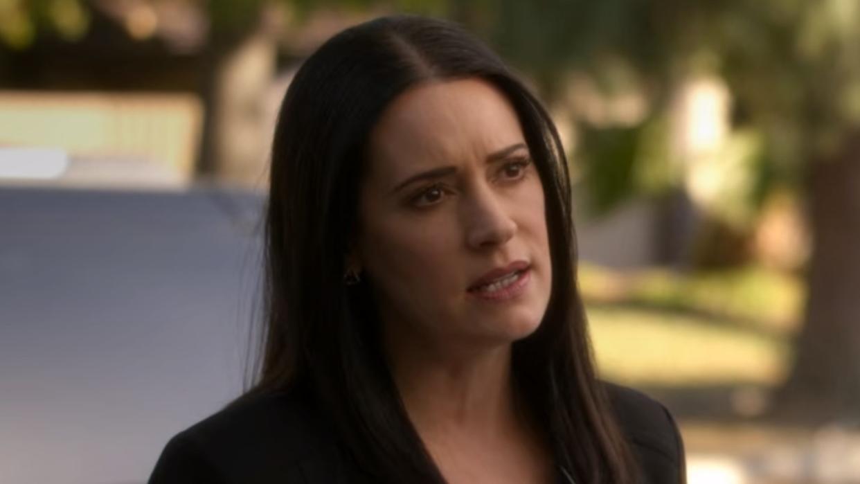  Emily Prentiss outdoors on Criminal Minds. 