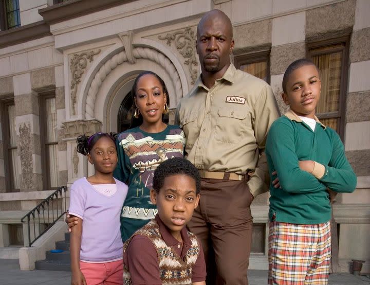 Clockwise from front, Tyler James Williams, Imani Hakim, Tichina Arnold, Terry Crews and Tequan Richmond star in "Everybody Hates Chris."