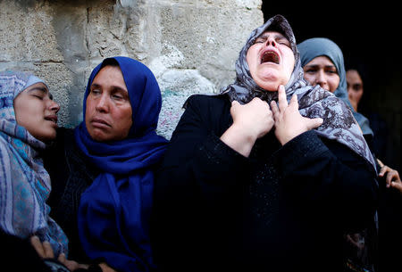 Palestinian relatives of Faris al-Reqib, 29, who was killed during clashes at Israel-Gaza border, mourn during his funeral in Khan Younis, in the southern Gaza Strip April 2, 2018. REUTERS/Mohammed Salem