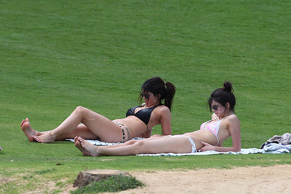 Did Kris Jenner Call Paparazzi To Take Bikini Pics Of Kendall & Kylie?