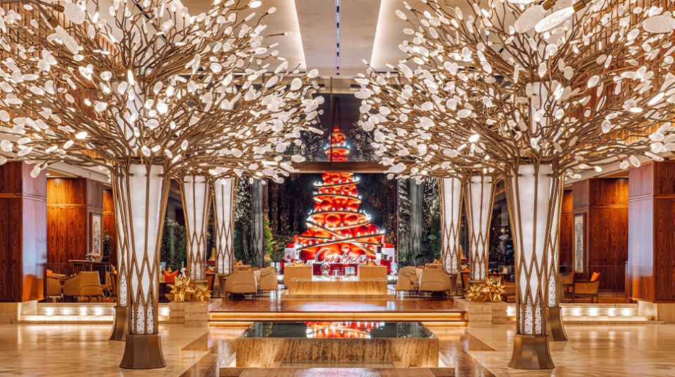 Cartier diseñó este brillante árbol. Crédito: Mandarin Oriental Jumeira, Dubai