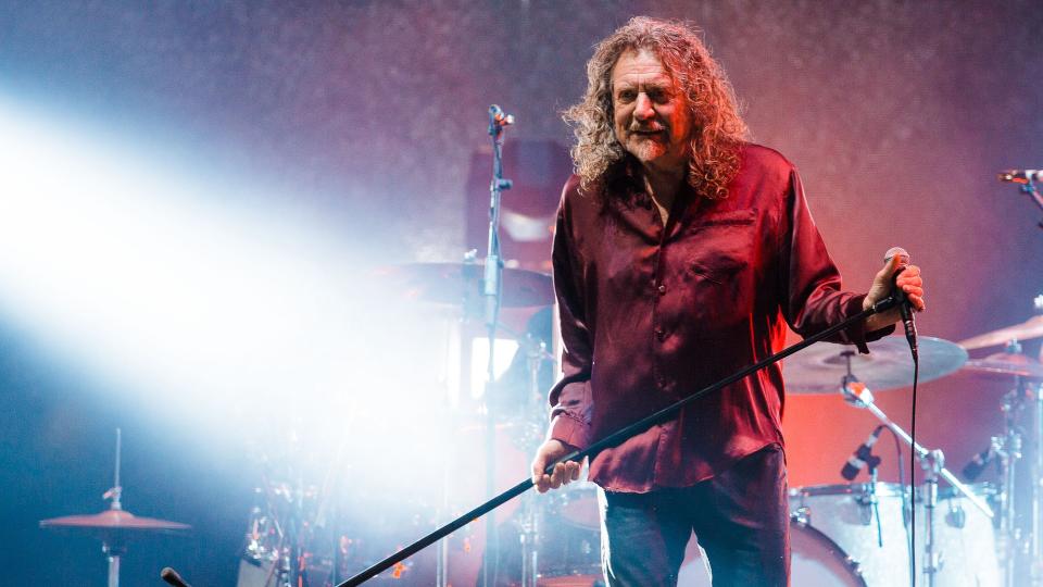 SAO PAULO, BRAZIL - MARCH 28: Robert Plant performs during 2015 Lollapalooza Brazil at Autodromo de Interlagos on March 28, 2015 in Sao Paulo, Brazil.