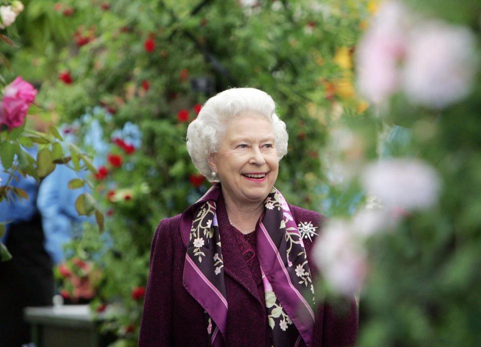 queen elizabeth ii  chelsea flower show