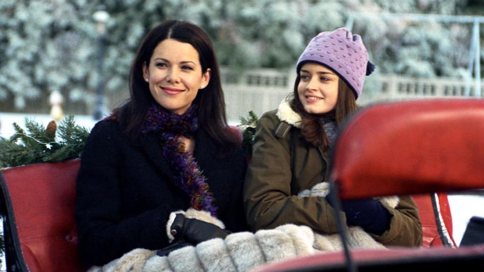 rory and lorelai in a sleigh gilmore girls the bracebridge dinner