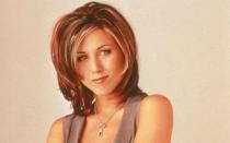 Als naives Blondchen Rachel Green begann Jennifer Aniston bei "Friends", in der Rolle wandelte sie sich zur verantwortungsbewussten Mutter. Lohn ihrer Leistung war ein Golden Globe als beste Seriendarstellerin. Auch modisch sorgte Aniston für Furore: Ihre damalige Frisur, der "Rachel Look", war wahnsinnig gefragt. Was auch für Aniston galt ... (Bild: Getty Images / Pressemitteilung)