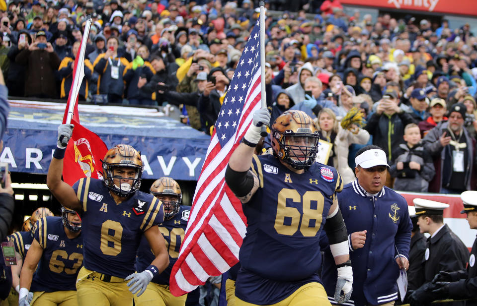 Navy guard David Forney (68) was found unresponsive in his dorm room on Thursday night. He was 22. (Daniel Kucin Jr./Icon Sportswire/Getty Images)