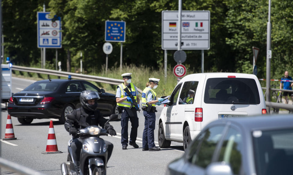 FREILASSING, GERMANY - MAY 18: German federal police at the control station Saalbruecke between German Freilassing and Austrian Salzburg on May 18, 2020 at Freilassing, Germany. Germany authorities are no longer checking every car seeking to enter, though drivers are still required to have a strong reason to cross the border. The border, which had been semi-closed as a measure to stem the spread of the coronavirus, is to be fully reopened on June 15. (Photo by  Lukas Barth-Tuttas-Pool/Getty Images)