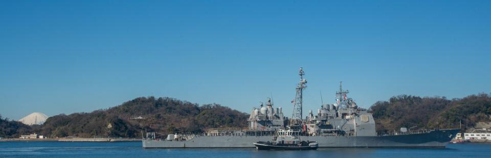 美國海軍「提康德羅加級」飛彈巡洋艦「安提坦號(CG-54)」26日離開日本橫須賀，結束11年前沿部署生涯。   圖：翻攝「X」@US7thFleet
