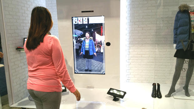 siguiente Conectado lazo Pruébate ropa virtualmente con el espejo inteligente de Toshiba