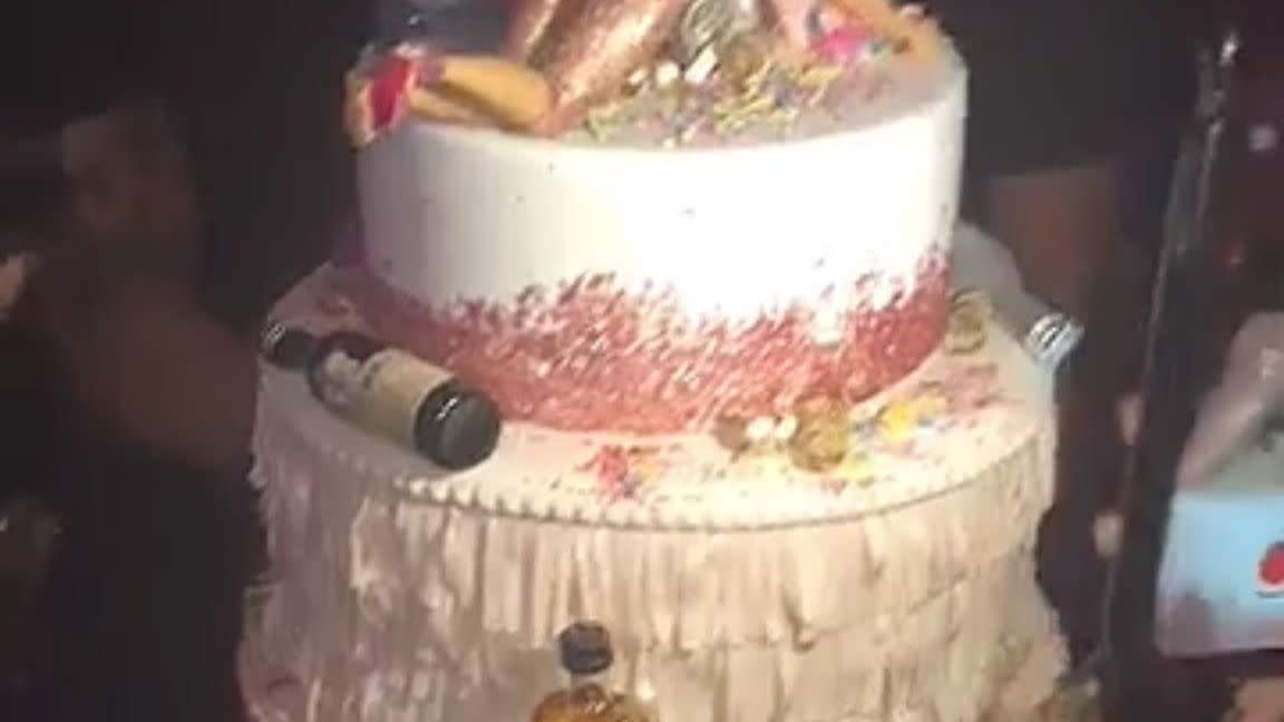 Cake, Sugar paste, Cake decorating, Torte, Wedding cake, Fondant, Pasteles, Buttercream, Icing, Dessert, 