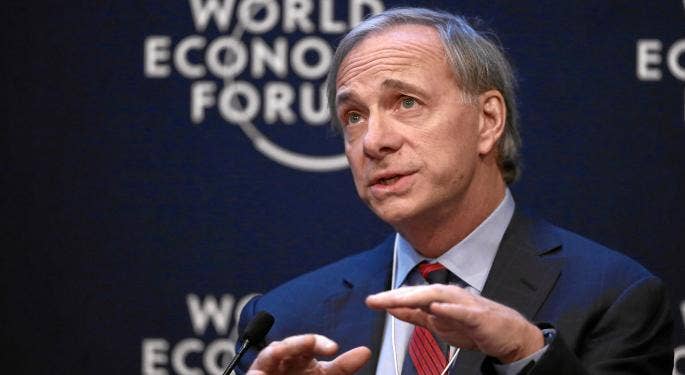 Ray Dalio si scaglia contro la Fed: le azioni crolleranno del 20%