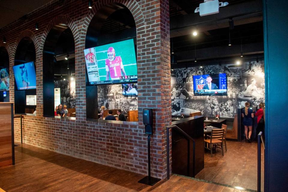 Brick archways separate the dining areas at Walk-On’s Sports Bistreaux in D’Iberville. The restaurant is handicapped accessible. Hannah Ruhoff/hruhoff@sunherald.com