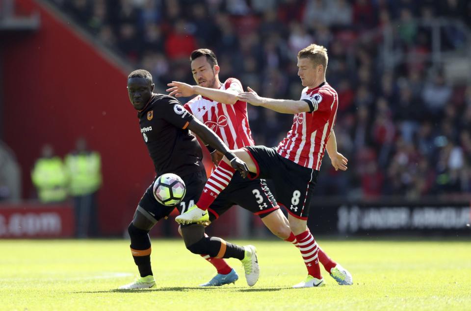 <p>Hull City’s Oumar Niasse, left, battles for the ball with Southampton’s Maya Yoshida, center, and Steven Davis </p>