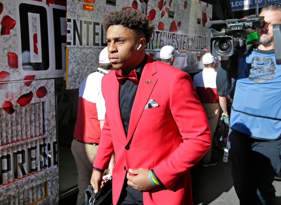 Badgers running back Jonathan Taylor arrives with the Badgers for the 2020 Rose Bowl.