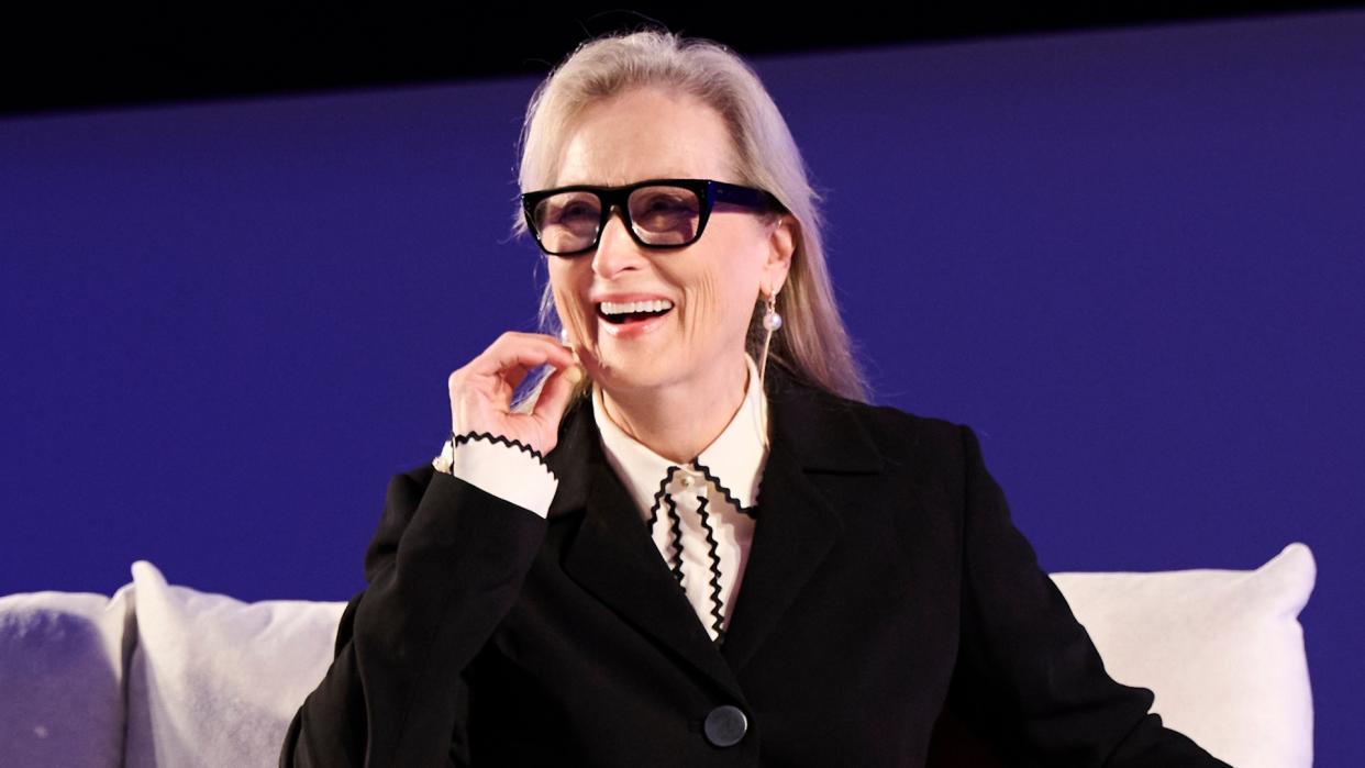  Actress Meryl Streep debuts white hair as she  attends the 'Sin Guion' conference during the Princesa de Asturias Awards 2023 at the Palacio de Congresos on October 18, 2023 in Oviedo, Spain. . 