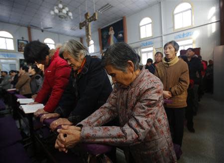 REFILE - CORRECTING SLUG Believers take part in a weekend mass at an underground Catholic church in Tianjin November 10, 2013. Picture taken November 10, 2013. REUTERS/Kim Kyung-Hoon