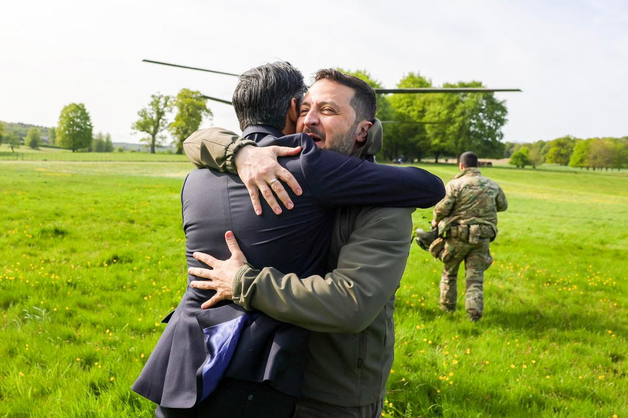 Rishi Sunak and  Volodymyr Zelensky embrace at Chequers (Downing Street)