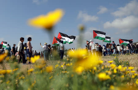 Israeli Arabs take part in a rally calling for the right of return for refugees who fled their homes during the 1948 Arab-Israeli War, near Atlit, Israel April 19, 2018. REUTERS/Ammar Awad