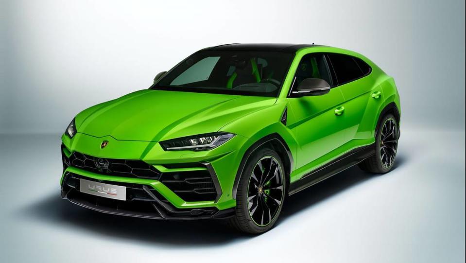 Andre Lorquet se gastó $329,195 en un Lamborghini Urus de 2022 como el de la foto de arriba.