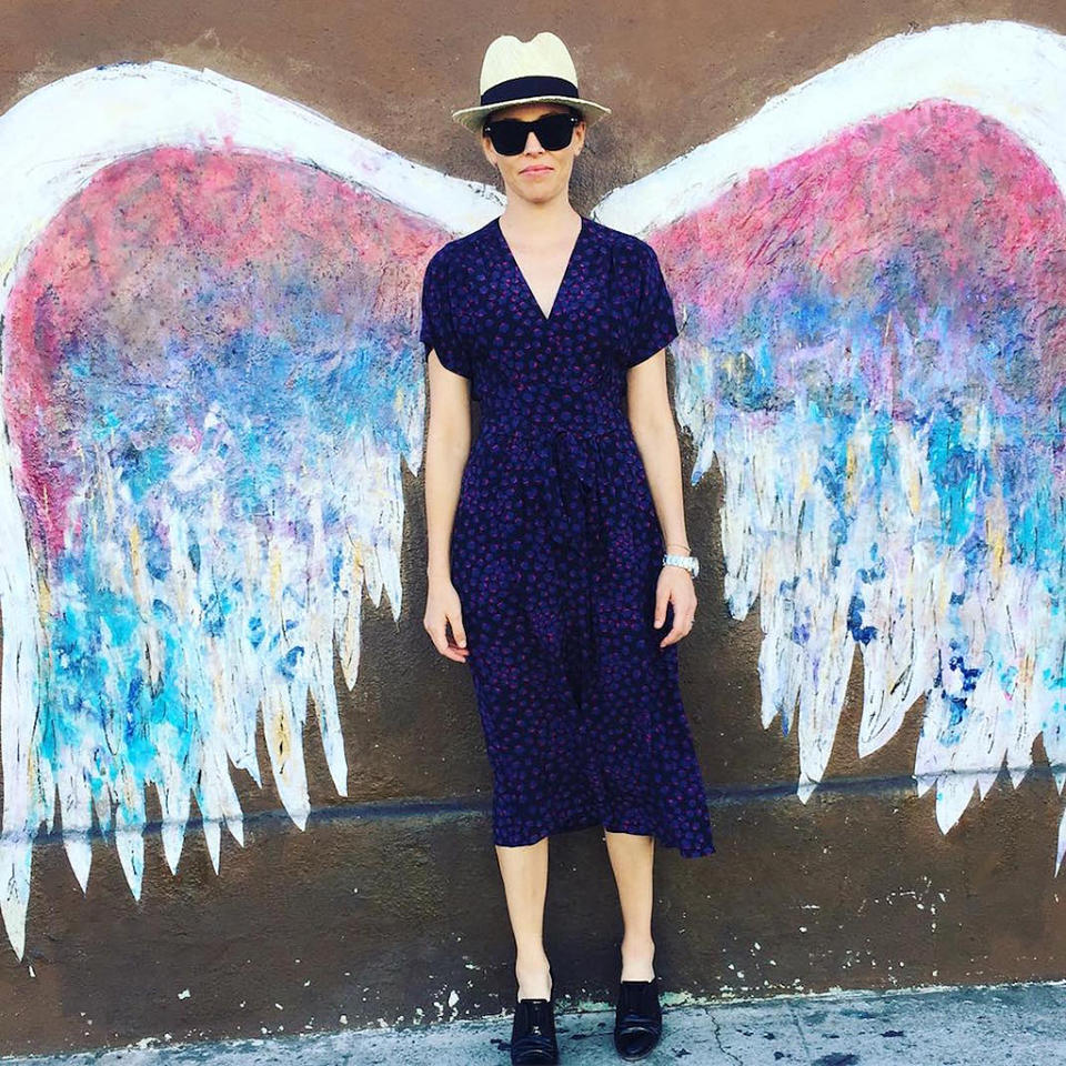 Elizabeth Banks poses with street art