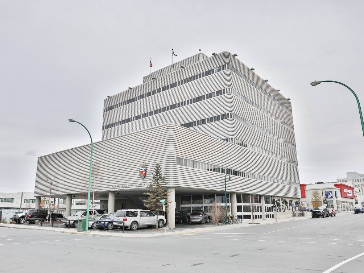 The courthouse in Yellowknife. The Łutsel K'e Dene First Nation is asking the courts to quash the search warrant that wildlife officers used last month to search a culture camp for evidence of illegal caribou hunting. (Chantal Dubuc/CBC - image credit)