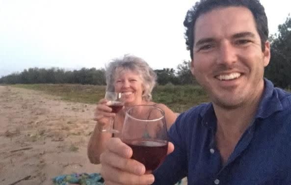 Channel Nine journalist Peter Stefanovic and his mum Penny. Source: Instagram / peter_stefanovic