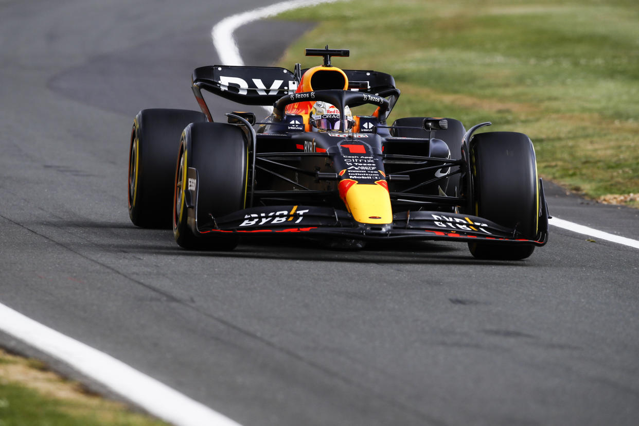 01 Max Verstappen, Oracle Red Bull Racing, RB18, action during the Formula 1 Grand Prix of Great Britain at Silverstone circuit from 31st of June to 3rd of July, 2022 in Northampton, England. (Photo by Gongora/NurPhoto via Getty Images)