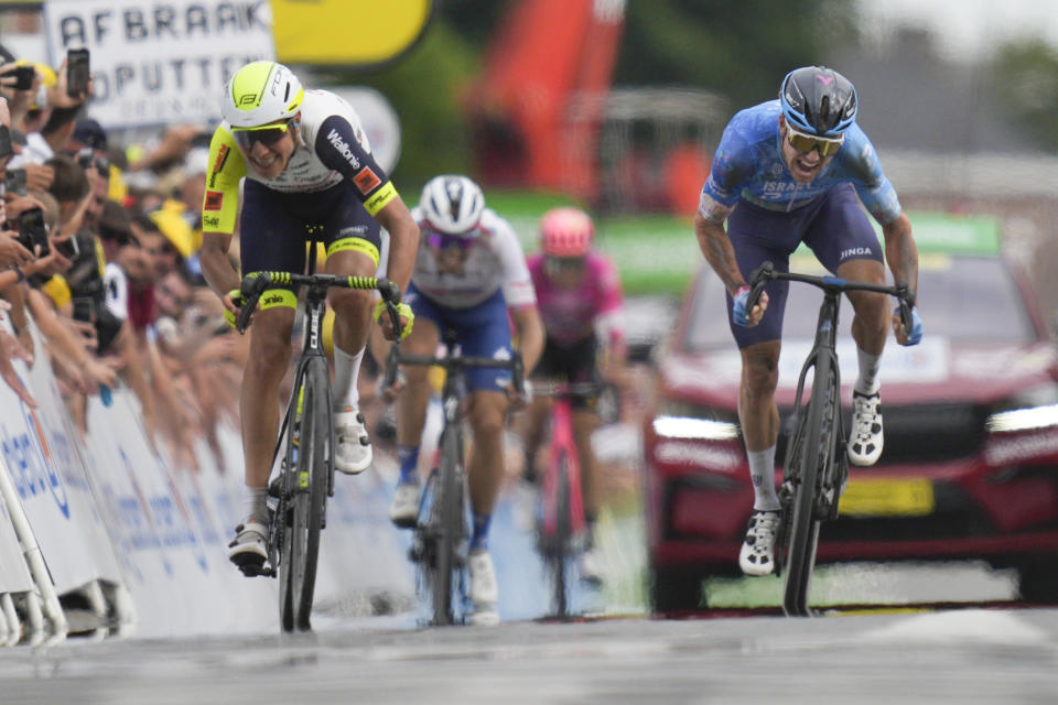 Stage winner Australia's Simon Clarke, right, sprints towards the finish line ahead of Netherlands' Taco van der Hoorn, left, during the fifth stage of the Tour de France cycling race over 157 kilometers (97.6 miles) with start in Lille Metropole and finish in Arenberg Porte du Hainaut, France, Wednesday, July 6, 2022. (AP Photo/Daniel Cole)