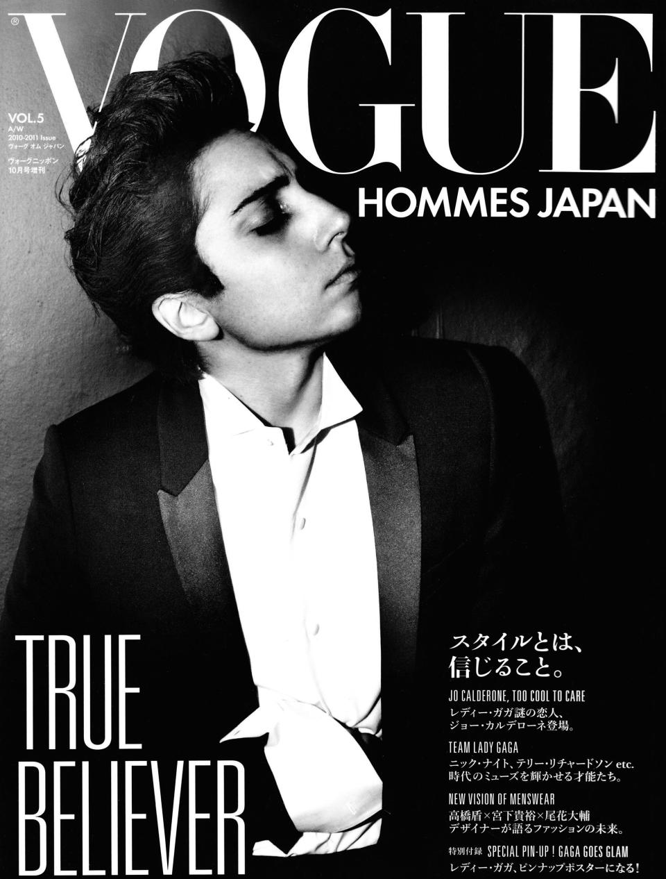 Mucho más radical fue su cambio de look para la edición japonesa de Vogue Hommes, ya que la estrella de 33 años se transformó en un hombre por amor al arte. (Foto: Vogue Hommes Japan)