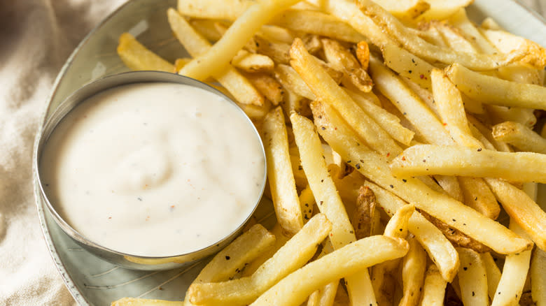 ranch dressing with fries 