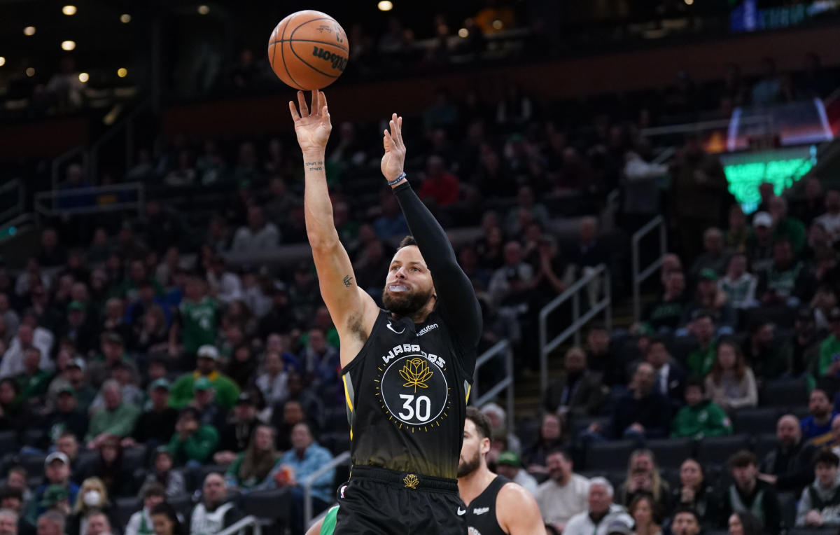 Warriors Steph Curry Drills Incredible Half Court Buzzer Beater Before Halftime Vs Celtics