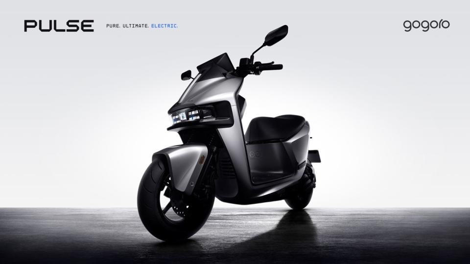 Gogoro Pulse utilise la conception aérodynamique Aeroforce pour présenter une forme complètement différente. Il utilise la simulation dynamique du flux d'air pour supprimer les angles vifs inutiles, comme s'il utilisait la « coupe du vent » pour sculpter une apparence de carrosserie futuriste, avec une texture claire, une texture simple et lisse.