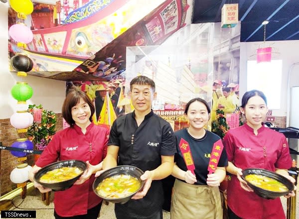 「大總理飯湯」未開幕先轟動，盼打造東港美食新地標。（記者陳真攝）